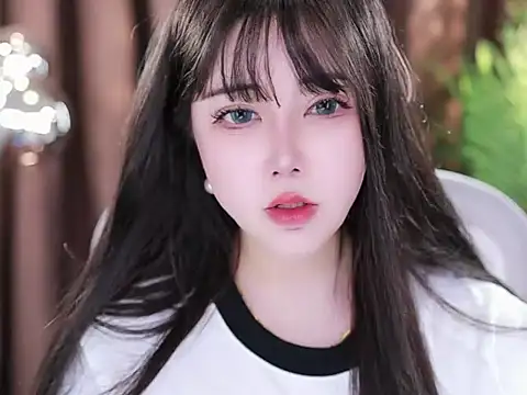 Qiaoqiao  online show from 03-08-25, 10:54