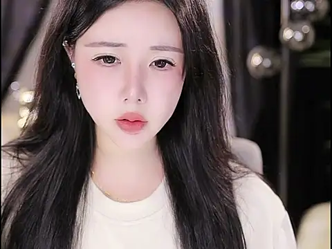 Qiaoqiao  online show from 10-04-25, 04:27