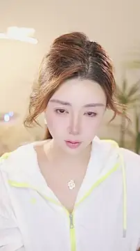 Qiaoqiao  online show from 06-08-26, 03:56