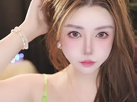 Qiaoqiao  online show from 07-17-26, 04:45