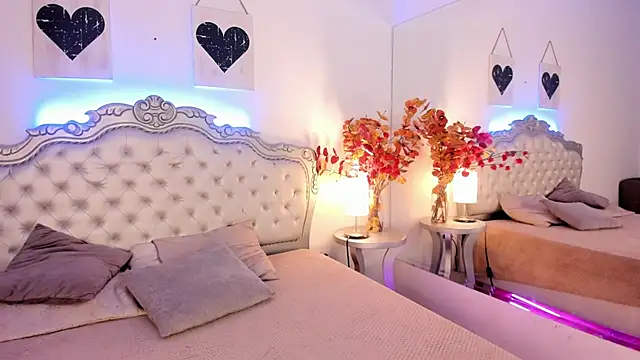 NiaColusi online show from 10-22-25, 07:57