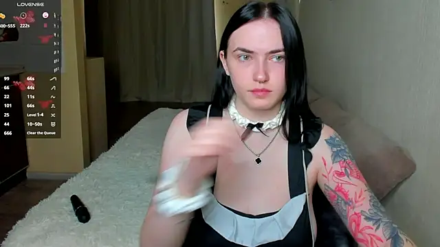Snapshot of Witch_Lady chatting on 06-17-26, 06:05 Witch Lady online show from 06-17-26, 06:05