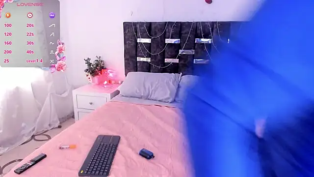 Snapshot of sharonmiller_2_ chatting on 12-30-24, 07:32 sharonmiller 2 online show from 12-30-24, 07:32