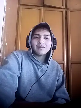 Snapshot of LoganFinds chatting on 10-31-25, 04:41 LoganFinds online show from 10-31-25, 04:41