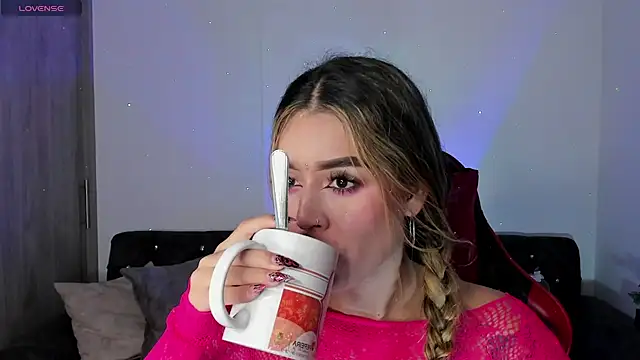 zoee jackson online show from 11-06-25, 04:13