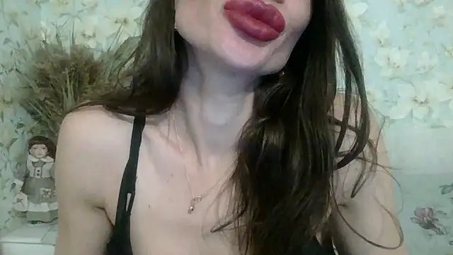 Snapshot of KikoBirds29 chatting on 02-11-25, 05:29 KikoBirds29 online show from 02-11-25, 05:29