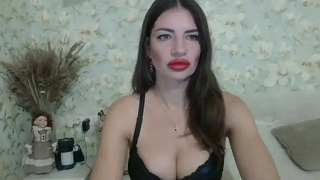 Snapshot of KikoBirds29 chatting on 10-15-25, 04:34 KikoBirds29 online show from 10-15-25, 04:34