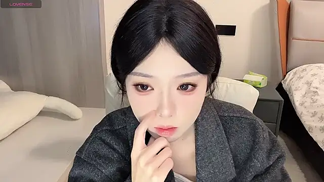 Snapshot of Q-ing chatting on 12-27-24, 04:10 Q-ing online show from 12-27-24, 04:10