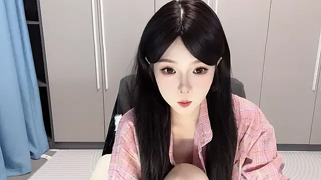 Snapshot of Q-ing chatting on 10-11-25, 02:04 Q-ing online show from 10-11-25, 02:04