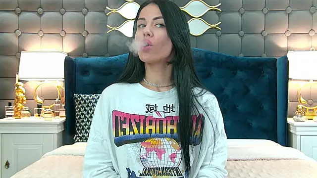LeyaCass online show from 12-29-24, 04:38