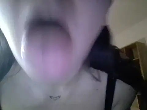 Snapshot of MaxWellas6 chatting on 12-23-25, 07:06 MaxWellas6 online show from 12-23-25, 07:06