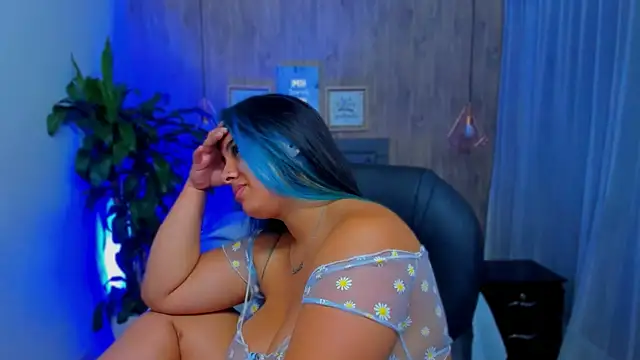 Snapshot of Xisu_ chatting on 12-16-24, 03:51 Xisu online show from 12-16-24, 03:51