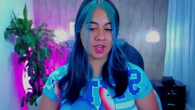 Snapshot of Xisu_ chatting on 12-19-24, 10:24 Xisu online show from 12-19-24, 10:24