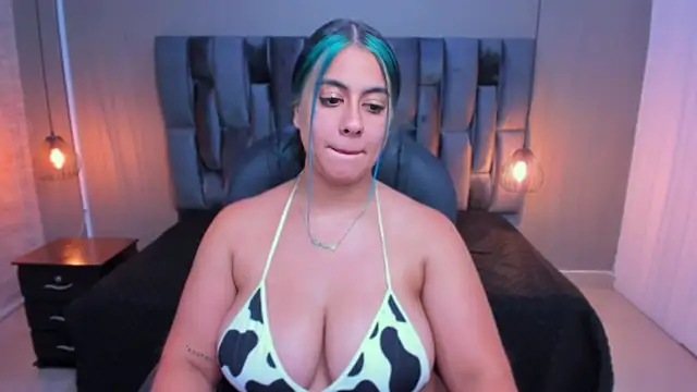 Snapshot of Xisu_ chatting on 12-22-24, 12:17 Xisu online show from 12-22-24, 12:17