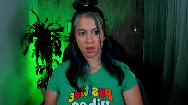 Snapshot of Xisu_ chatting on 01-20-25, 06:21 Xisu online show from 01-20-25, 06:21