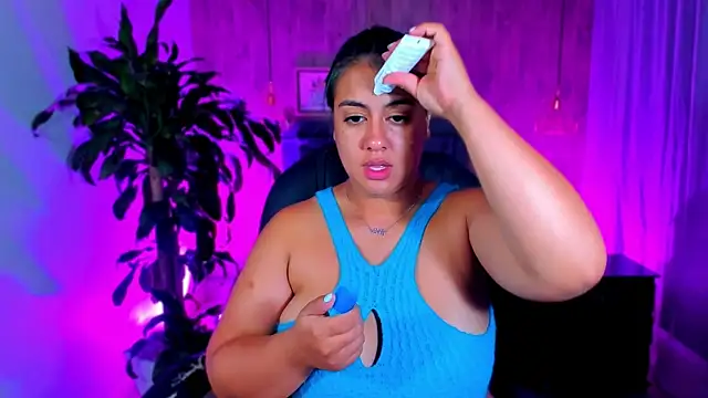 Snapshot of Xisu_ chatting on 02-17-25, 04:20 Xisu online show from 02-17-25, 04:20