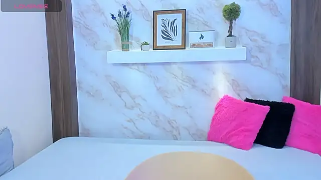 AmyBarton02 online show from 12-14-25, 06:12