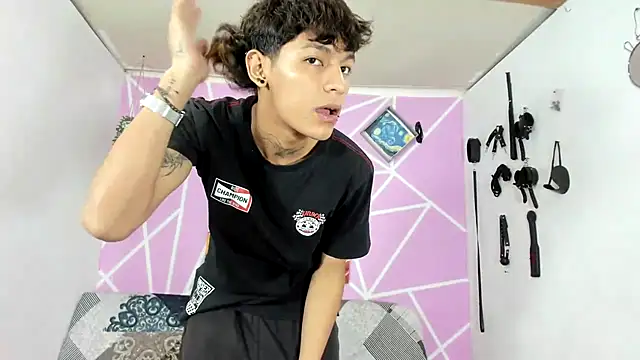 Snapshot of Fresahot2005 chatting on 01-30-25, 07:15 Fresahot2005 online show from 01-30-25, 07:15