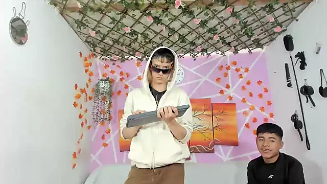 Snapshot of Fresahot2005 chatting on 03-13-25, 08:11 Fresahot2005 online show from 03-13-25, 08:11