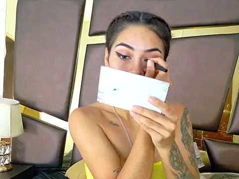 NicoleEsposito online show from 10-17-25, 01:14