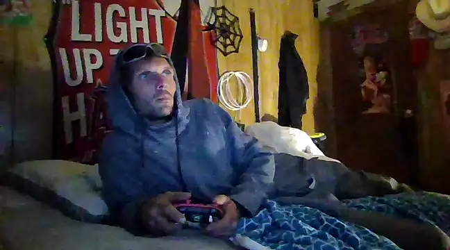 Snapshot of luke_thighwalker2469 chatting on 12-21-24, 05:25 luke thighwalker2469 online show from 12-21-24, 05:25