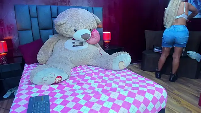 Snapshot of Dulcex69 chatting on 02-11-25, 11:54 Dulcex69 online show from 02-11-25, 11:54