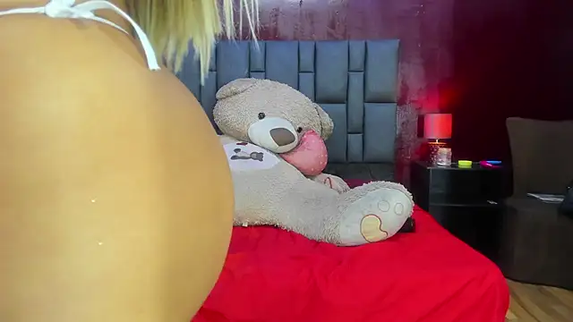 Snapshot of Dulcex69 chatting on 02-20-25, 05:40 Dulcex69 online show from 02-20-25, 05:40