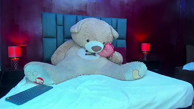 Snapshot of Dulcex69 chatting on 02-24-25, 04:47 Dulcex69 online show from 02-24-25, 04:47