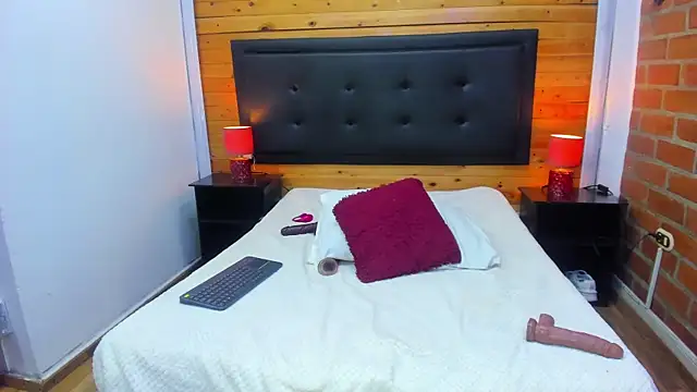 Snapshot of Dulcex69 chatting on 02-26-25, 04:24 Dulcex69 online show from 02-26-25, 04:24