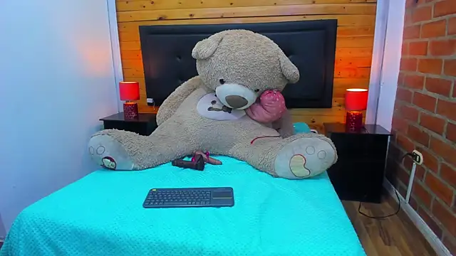 Snapshot of Dulcex69 chatting on 03-03-25, 12:05 Dulcex69 online show from 03-03-25, 12:05