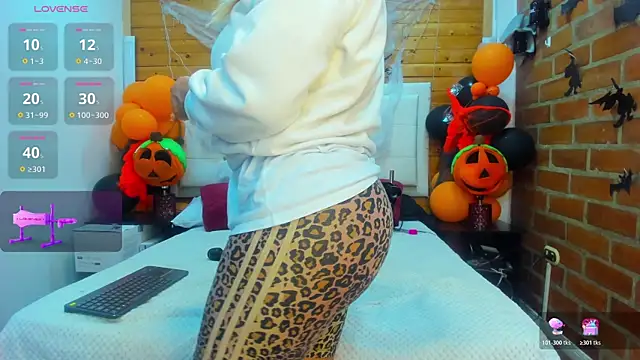 Snapshot of Dulcex69 chatting on 10-29-25, 10:17 Dulcex69 online show from 10-29-25, 10:17