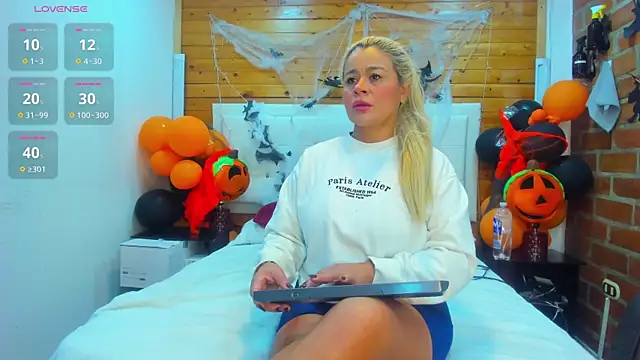 Snapshot of Dulcex69 chatting on 10-31-25, 09:21 Dulcex69 online show from 10-31-25, 09:21