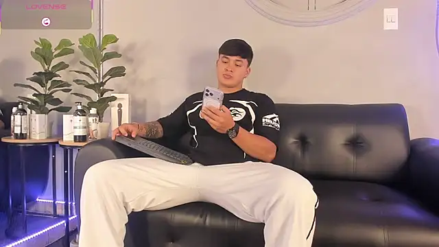 Cristopher strong online show from 04-09-26, 01:27