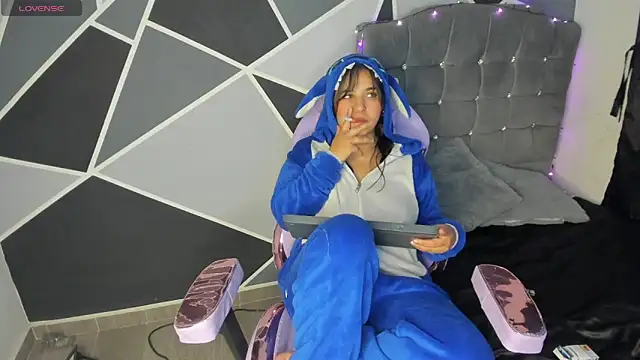 Snapshot of alyssa_magiic chatting on 04-22-26, 04:52 alyssa magiic online show from 04-22-26, 04:52