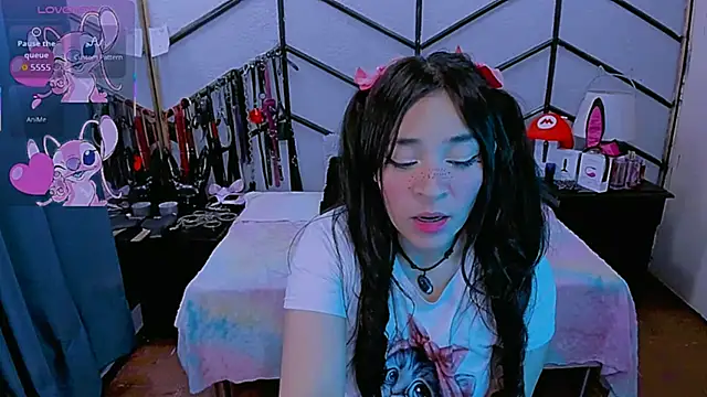 AlanaLuck online show from 11-19-25, 07:25