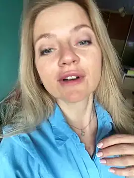 AlisonXCristal online show from 04-15-26, 07:37