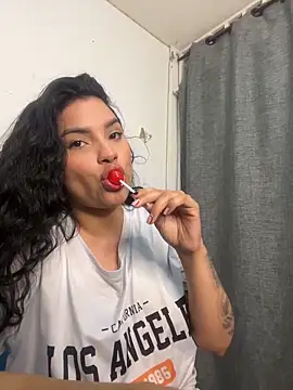 lolaa staars online show from 10-15-25, 05:29