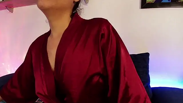 Elliee  online show from 10-06-25, 02:47