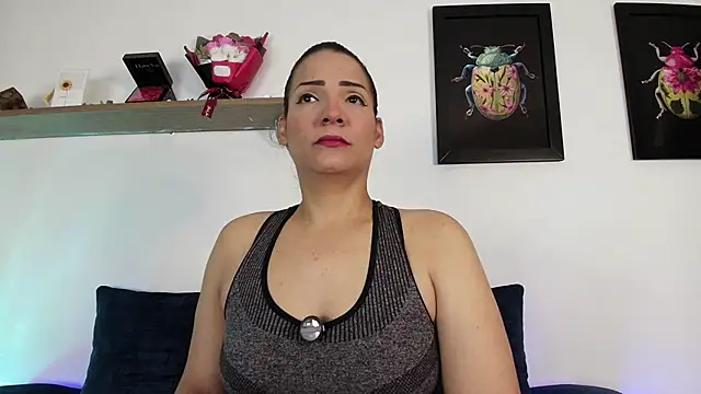 Elliee  online show from 06-12-26, 12:04