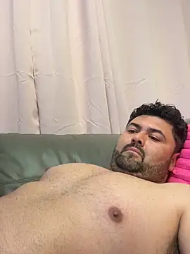 Snapshot of Lucrecio19 chatting on 02-26-26, 06:56 Lucrecio19 online show from 02-26-26, 06:56