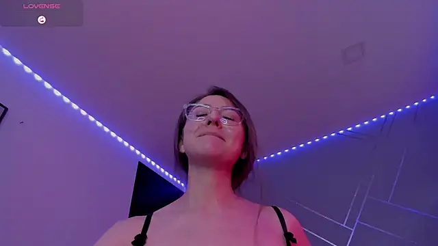 Snapshot of Ich_Bin_Julia chatting on 02-13-25, 05:44 Ich Bin Julia online show from 02-13-25, 05:44