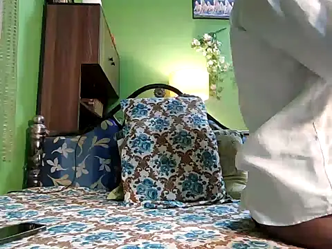 Snapshot of Sexy_Naira chatting on 12-02-24, 01:24 Sexy Naira online show from 12-02-24, 01:24