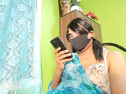 Snapshot of Sexy_Naira chatting on 01-22-25, 06:20 Sexy Naira online show from 01-22-25, 06:20