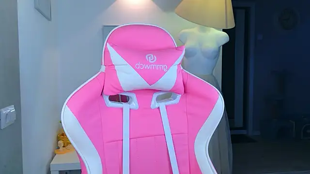 b4by LoL1 online show from 04-12-26, 06:18