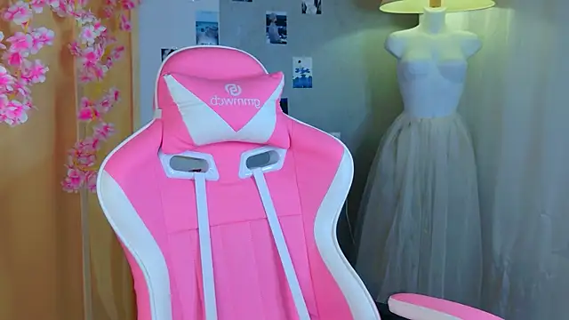 b4by LoL1 online show from 04-25-26, 06:05