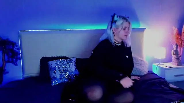 JoannLowe online show from 03-10-25, 08:23