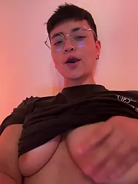 Ashley Chriss online show from 12-22-24, 12:07