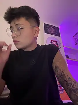 Ashley Chriss online show from 02-05-25, 12:42