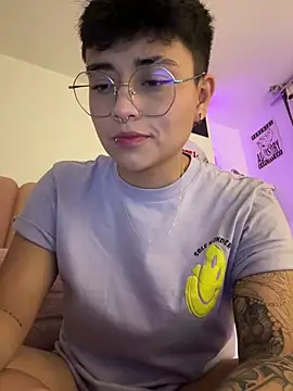 Ashley Chriss online show from 02-15-25, 01:21