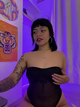 Ashley Chriss online show from 03-11-25, 12:22